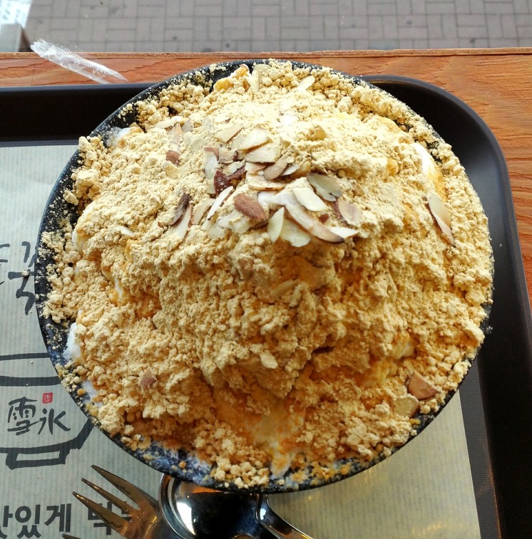 손절미의 말장난 구조를 떠올리게 하는 인절미 빙수 이미지
